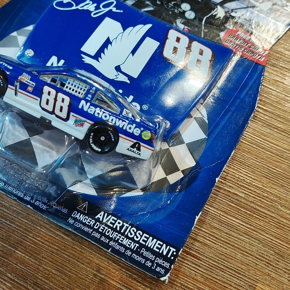 Dale Earnhardt Jr #88 Nationwide Throwback NASCAR Authentics 2017 Wave 8 1/64 - Picture 2 of 4